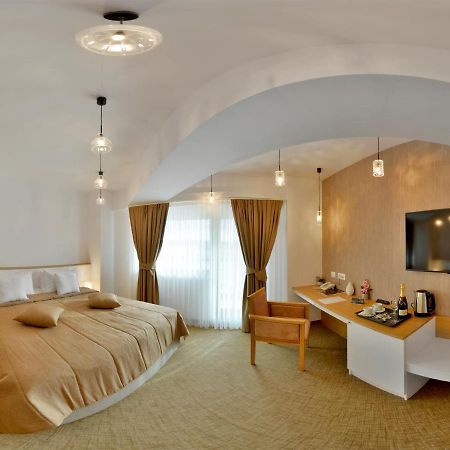 Hotel Condor Tulcea Ngoại thất bức ảnh