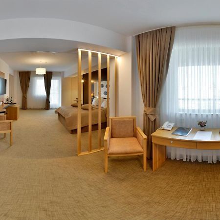 Hotel Condor Tulcea Ngoại thất bức ảnh