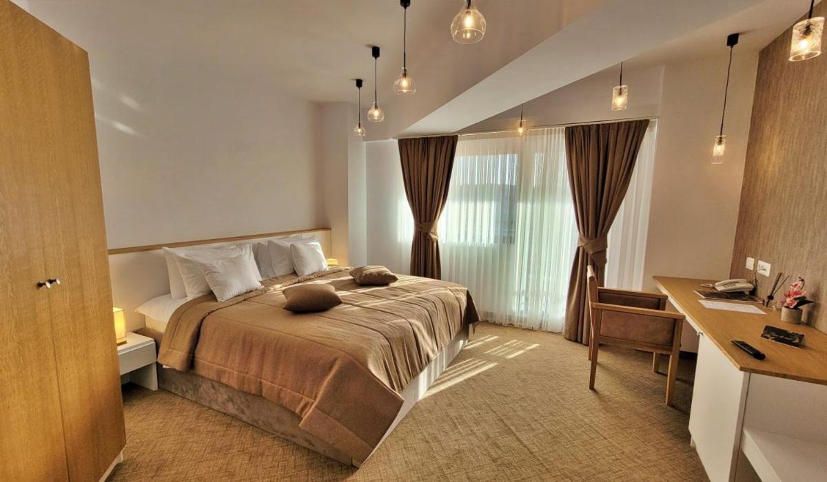 Hotel Condor Tulcea Ngoại thất bức ảnh