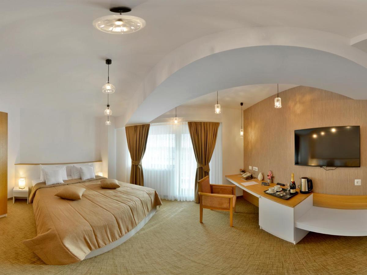 Hotel Condor Tulcea Ngoại thất bức ảnh