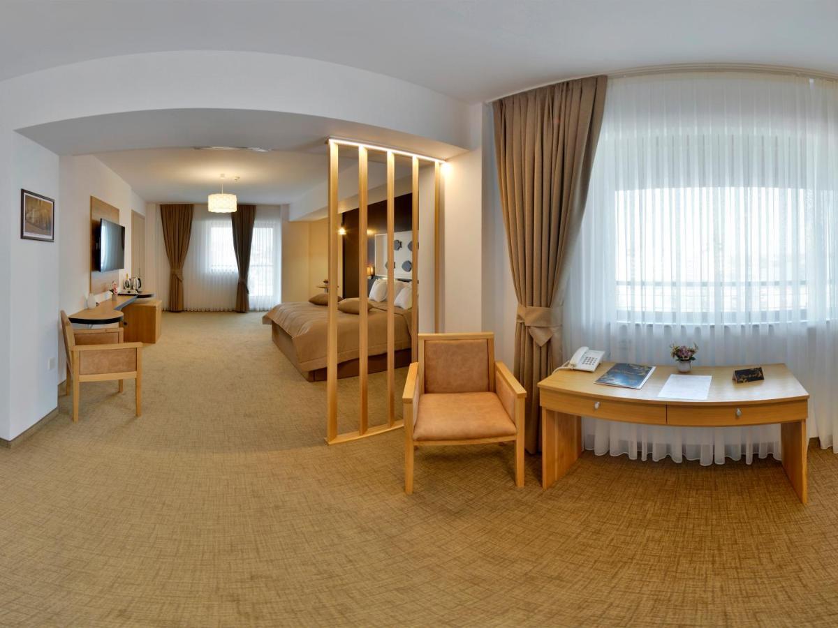 Hotel Condor Tulcea Ngoại thất bức ảnh