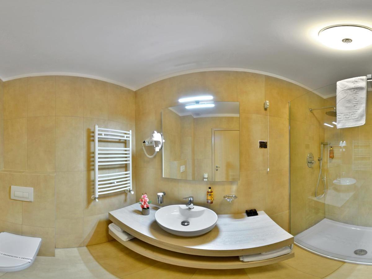 Hotel Condor Tulcea Ngoại thất bức ảnh