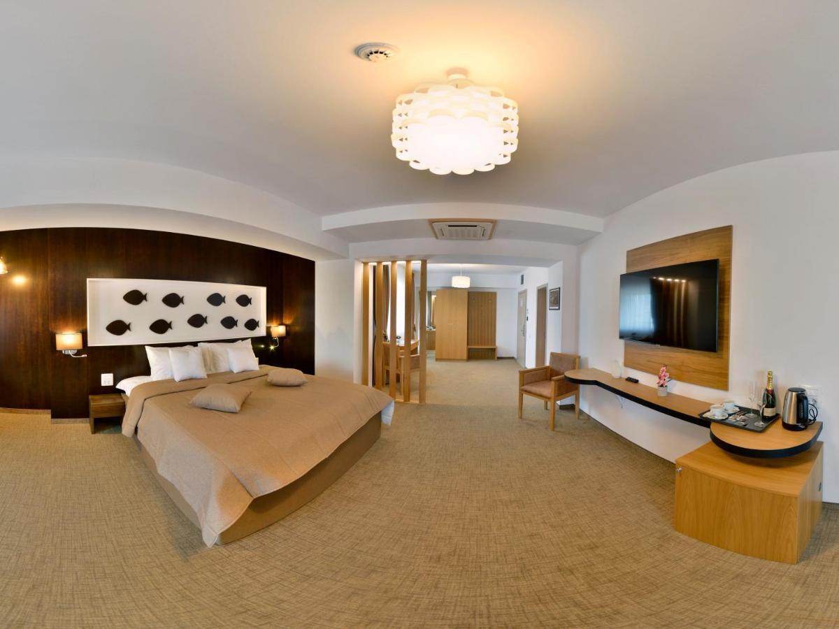 Hotel Condor Tulcea Ngoại thất bức ảnh