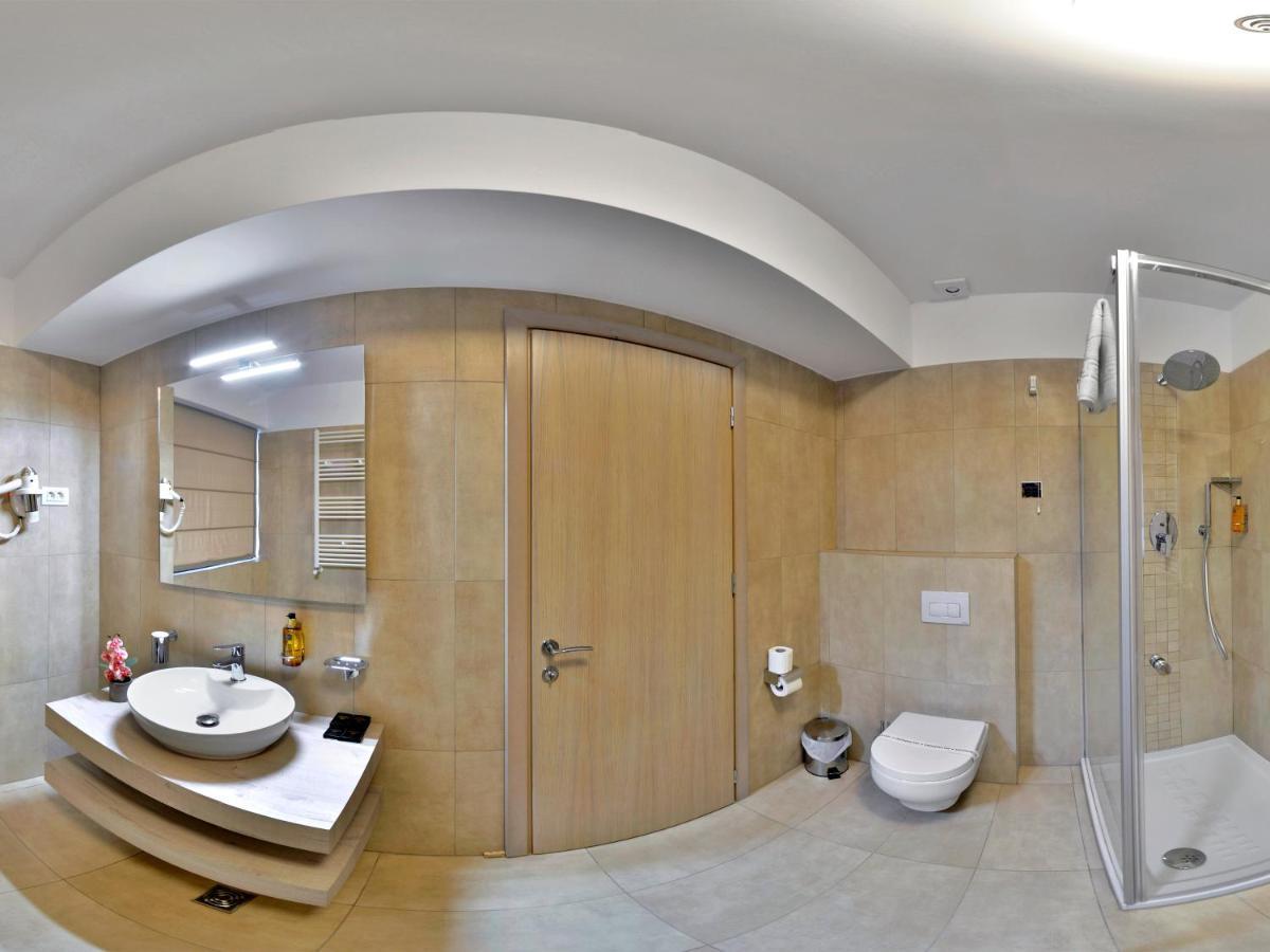 Hotel Condor Tulcea Ngoại thất bức ảnh