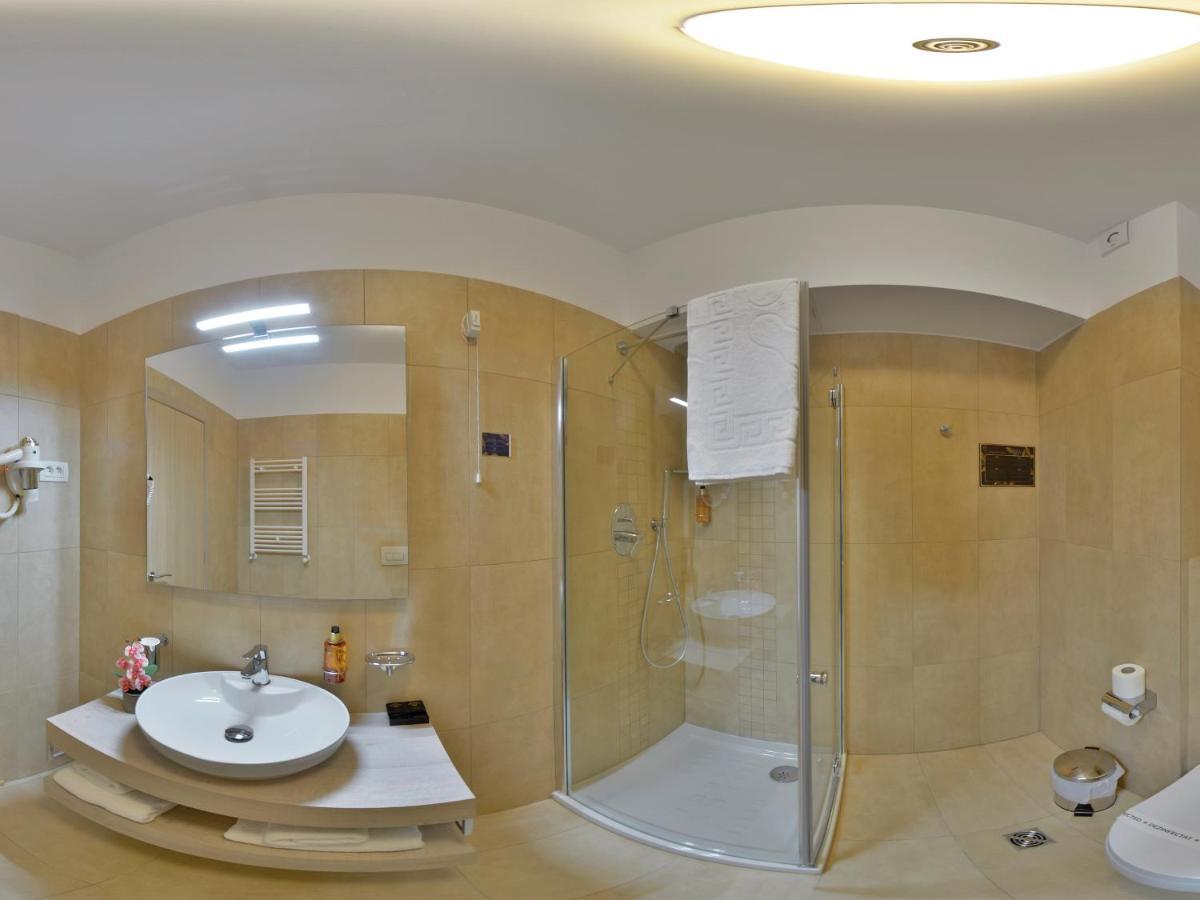 Hotel Condor Tulcea Ngoại thất bức ảnh