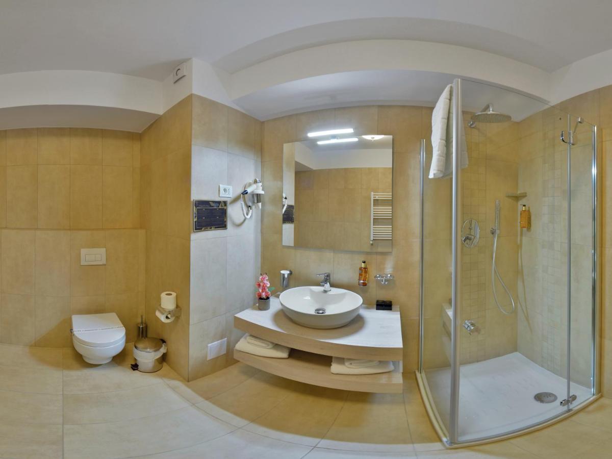 Hotel Condor Tulcea Ngoại thất bức ảnh